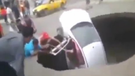 Спасителна акция "Погълната кола" в Перу