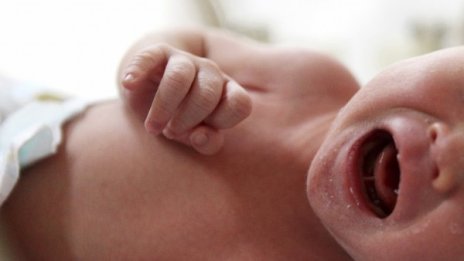 Бебе възкръсна в морга в Китай