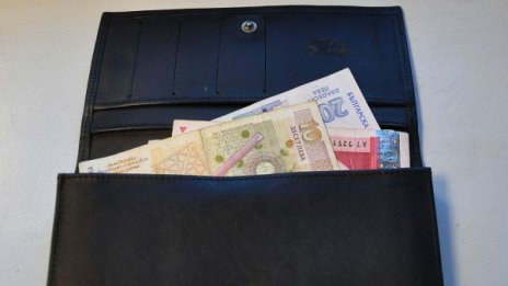 Мама, тате, баба, дядо – спонсорите на българския младеж