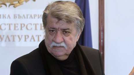Вежди за театрите: Ревем само за заплати…