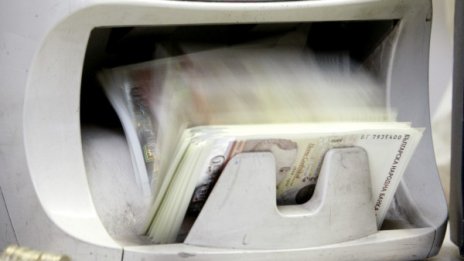 Удар: Дядо брои 21 хил. лв. за "залавяне" на измамници