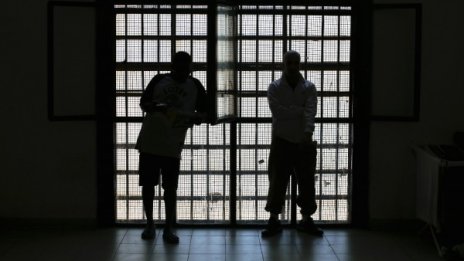 Затворници избягаха от затвор в Рим, спускайки се по чаршафи