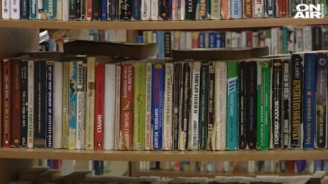 Нередовни читатели не връщат книги, липсват 1300