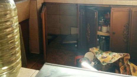 Тайна изба в Карнобат къта 509 литра алкохол менте