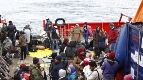 Български кораб на Фронтекс спаси 900 мигранти