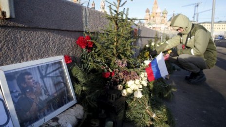 Светът почете паметта на Немцов, руската власт &ndash; не