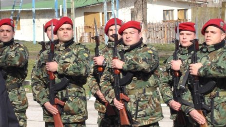 За казармата: Ще има смисъл, ако е поне година...  