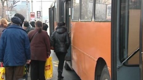 Контрольорски своеволия в София – отнеха картата на болен мъж