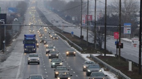 Почивните дни свършват, хиляди отново на път