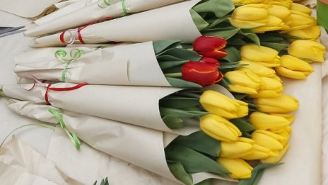 Ало апашите със схема за 8 март – "подаръци" на жени