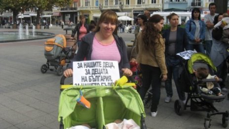 За едни майка, за други мащеха! 420 лв. са много, а 340 – точно?