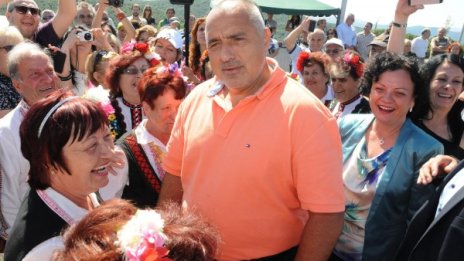 Гербери и рози от властта: Без жените как ще се оправим?!