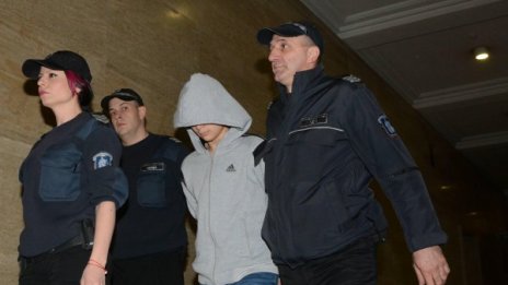 Ученикът, прострелял приятел, остава в ареста