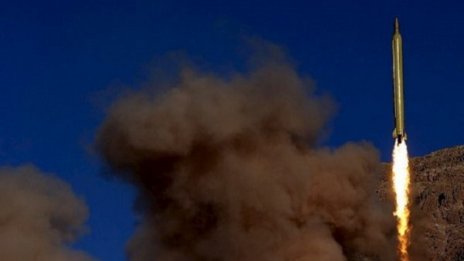 Иран тества балистични ракети със скандален надпис