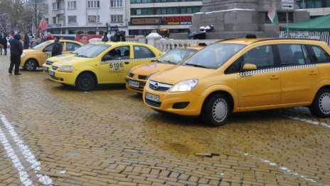 Таксиджиите заплашват с масови протести