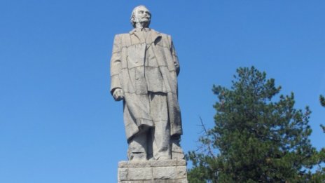 Паметник на Георги Димитров нажежи страстите в Казанлък