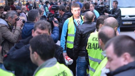 Полицаи от страната на протест срещу промените в МВР