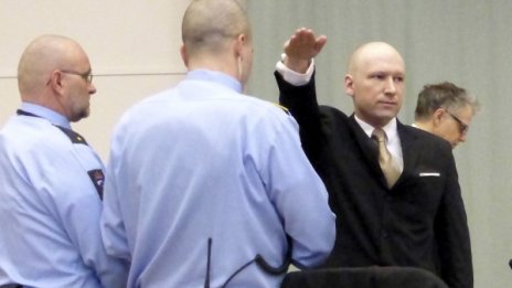 Брайвик съди Норвегия за нечовешко отношение