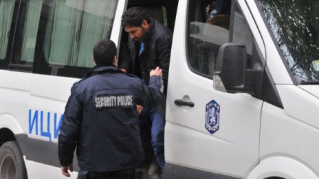 В Ямбол пипнаха 18 бежанци от Афганистан