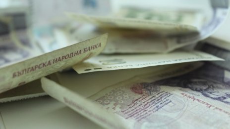5 800 лева даде 90-годишен мъж на ало апаши