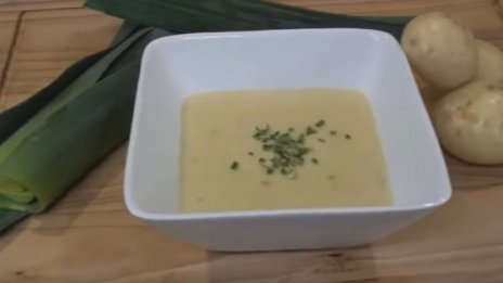 Рецептата Dnes: Крем супа от картофи със сирене
