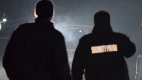  9-има пияни биха с вили и лопати полицаи 