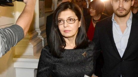 Кунева обеща наказания за отравянето на децата в Правец