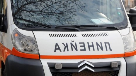 Дядо загина на пътя, блъсна "Волга"-та си в стълб