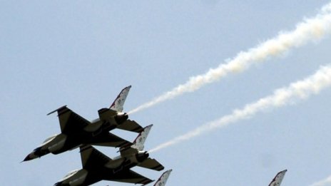 Армията на САЩ навлиза в авиобаза "Безмер"