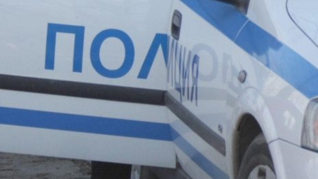 Драма в Стара Загора! Мъж се барикадира в дома си