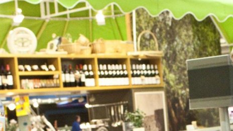 Продават на търг магазина на Carrefour в The Mall