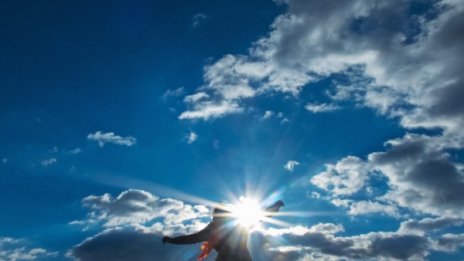 Април започва днес с топлите 25&deg;С