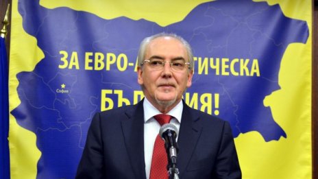 Местан и Давутоглу обсъдиха ДОСТ и бежанската криза