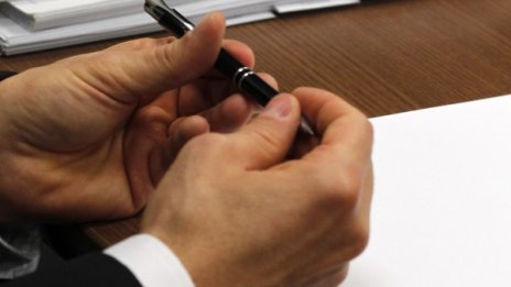 Студенти могат да стажуват в администрацията