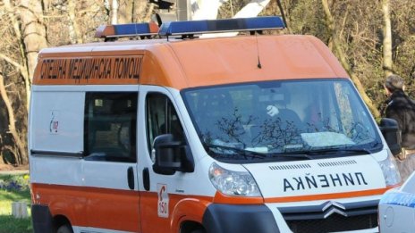 Двама криминално проявени пребиха полицай  в Сливен