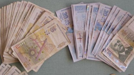 "Куриер" спаси баба от "ало измамници"