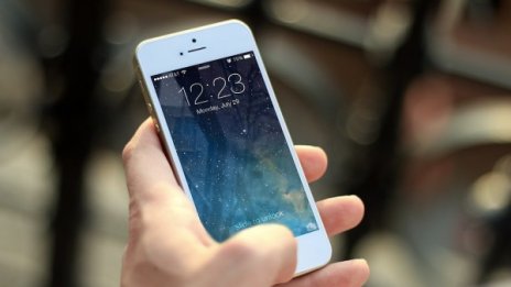 Лятото Apple ще продаде милиардния си iPhone