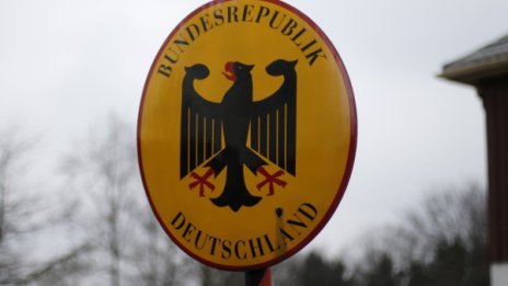 Остане ли нисък бежанския поток, Германия сваля контрола по границата