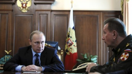 Путин прави "мощен юмрук", насочен срещу външни сили