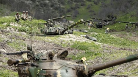 Войната, която се води между руски оръжия