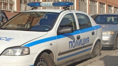 Кюстендилски полицаи иззеха оръжие и наркотици