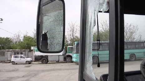 Шофьор потроши автобус с бухалка в Ямбол