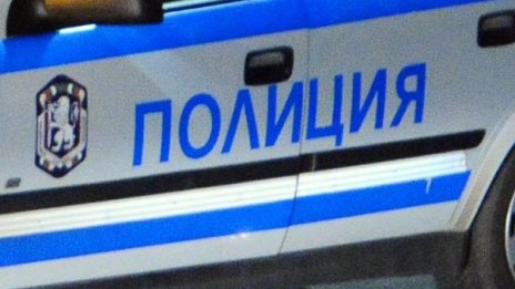 Полицаи откриха трева и над 12 хил. къса цигари у тийнейджърки