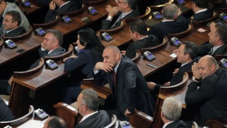 Политиците ни на уроци: Как да говориш като Чърчил… 
