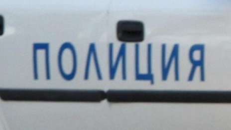 Шофьорка блъсна баба на заден и изчезна