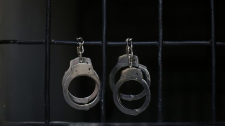 11 г. решетки за банковата касиерка, свила 730 хил. 