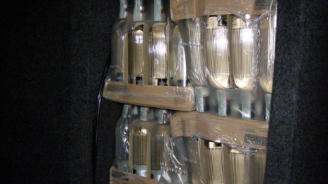 3,5 т алкохол спипан в руски автобус на Дунав мост