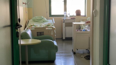 Авария остави болницата в Гълъбово без ток