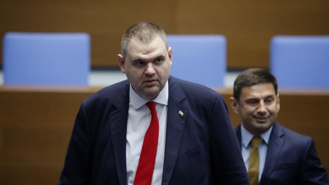 Пеевски към Демерджиев: Ще го кача на космически кораб и ще го закарам на Марс