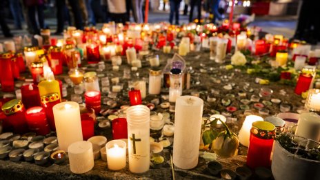 Проговориха собствениците на бара, пламнал и убил близо 50 души в Швейцария 